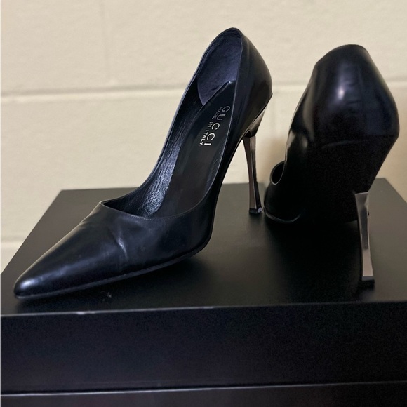 Gucci Sleek Black Heels - Picture 1 of 12